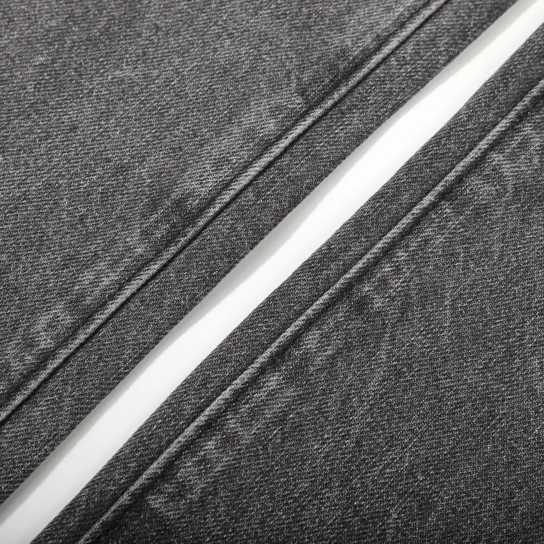 P310 (top version) Chrome hearts new city-limited flame gray jeans Chrome hearts city-limited jeans Hardware customization Original development vintage levis American-made 501 black and gray base version Levi's American-made 501 base version Imported sheepskin 925 silver remake [Top heavy industry fashion design] Consistently high-street luxury style. Speaking of this style, the Zangyin family and GU family are definitely the leading representative brands. Especially the Zangyin family has really achieved a state-of-the-art effect in creating high-street style. The unique washed material is used to create this style. The color system is already quite eye-catching. After it is decorated with patchwork cross flowers, it cleverly highlights the charm of the brand. Secondly, this style uses classic The high-waist cutting design highlights the long legs and fashionable temperament of the upper body. The brand is highly recognizable and the slim fit configuration is more suitable for daily wear. It is a product that interprets personality, fashion, and specifications at a glance. This single product is enough to make any fan excited. It can be a white T-shirt for a youthful college style, or a tight suspender for a royal style. It has strong matching ability and can be easily controlled by men.  [Materials and craftsmanship] Needless to say, this point goes without saying. As an excellent craftsman brand, Zangyin’s requirements for details and craftsmanship are really perfect. The washed color of this model has gone through so many processes, not to mention the embellishment of denim appliques. It is also purely hand-made and sewn. Just like what they believe in, only hand-made things have soul and have the meaning of wear. A top-notch heavy-duty fashionable denim item, I look forward to your perfect interpretation! !  Color: washed gray Size: S M L XL